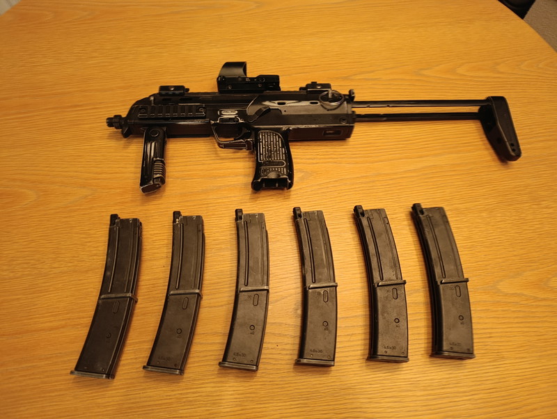 Bild 1 für Tokyo Marui MP7 + uitrusting