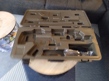 Imagen 3 de Cybergun/Ares Scar SC AEG plus 2x koffer, accu, 4 mags en red dot