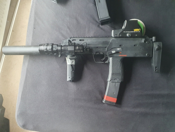 Imagen 2 de Uramex Mp7 + 2 mags + suppressor + tactical flashlight + optic