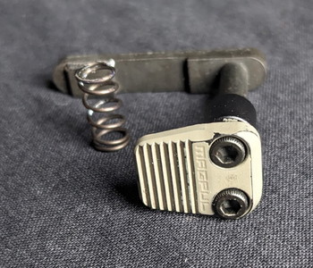 Image 2 pour MTW mag release assembly + Magpul extended mag release