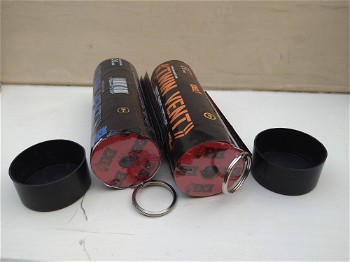 Afbeelding 2 van EnolaGay Twin Vent Smoke Grenade 2st.