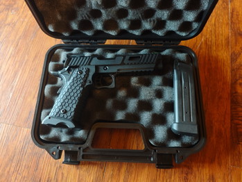 Image 3 for KLI Hi-Capa 5.1 Baba Yaga Airsoftpistole Vollmetall GBB 6mm BB Blackout Edition inkl. Koffer