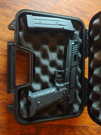 Image 4 for KLI Hi-Capa 5.1 Baba Yaga Airsoftpistole Vollmetall GBB 6mm BB Blackout Edition inkl. Koffer