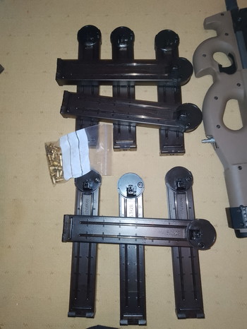 Afbeelding 2 van Te Koop: WE / Cybergun HPA GBBR P90 met 9 gasmagazijnen