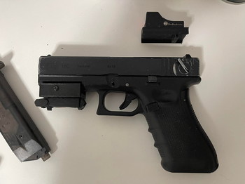 Imagen 3 de Glock 18C, Extended Mag, 2x Gas, Laser, Red Dot, Bbs, BB Loader