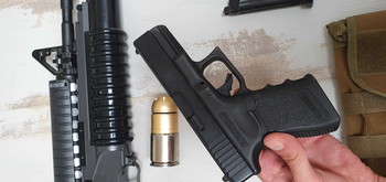 Image 2 pour leuke starterset met een M16 AEG, GBB Glock en grenade launcher en wat accessoires