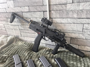 Afbeelding van VFC mp7 met assesoires, upgrades en 5 mags, gescheurde backplate