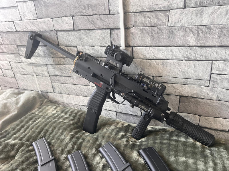 Imagen 1 de VFC mp7 met assesoires, upgrades en 5 mags, gescheurde backplate