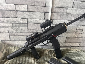 Imagen para VFC mp7 V2 met accesoires, upgrades en 5 mags, gescheurde backplate