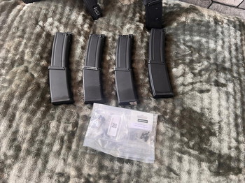 Imagen 5 de VFC mp7 met assesoires, upgrades en 5 mags, gescheurde backplate