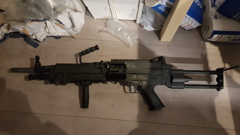 Afbeelding 1 van Cybergun/FH Herstal M249 Featherweight Para versie