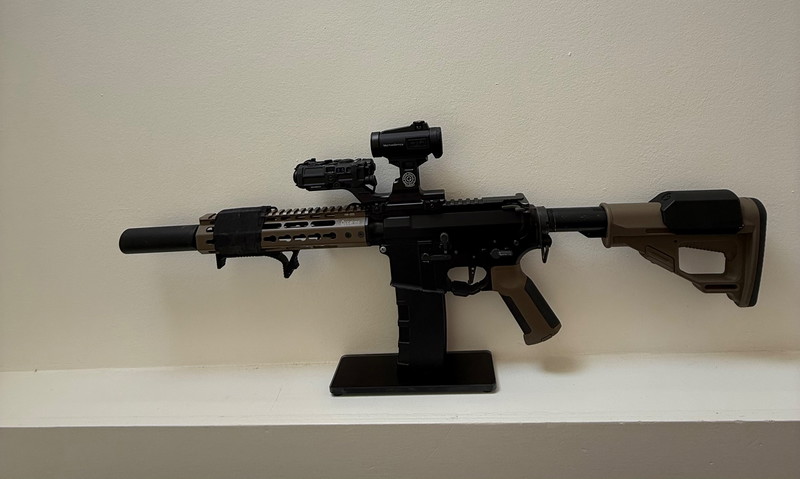 Bild 1 für ARES Amoeba AEG CQB rifle complete setup 7 mags, batterij, attachments