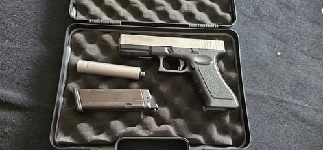 Afbeelding van Glock17 met home made demper werkend