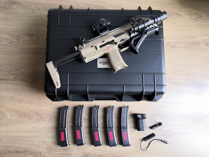 Afbeelding 1 van Tokyo Marui MP7 GBB | complete set | custom rail