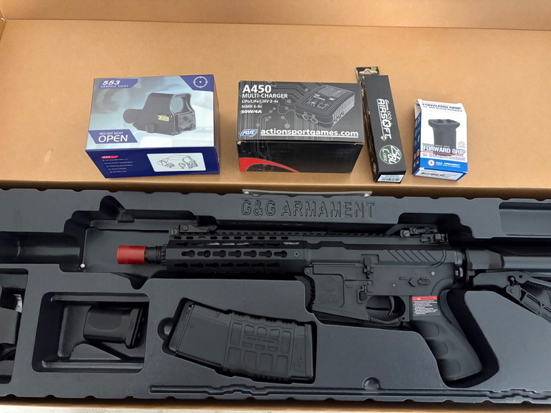 Afbeelding 1 van G&G AR15 / M4 AEG Airsoft - neuwertig inkl Akku Magazin Rotpunktvisier