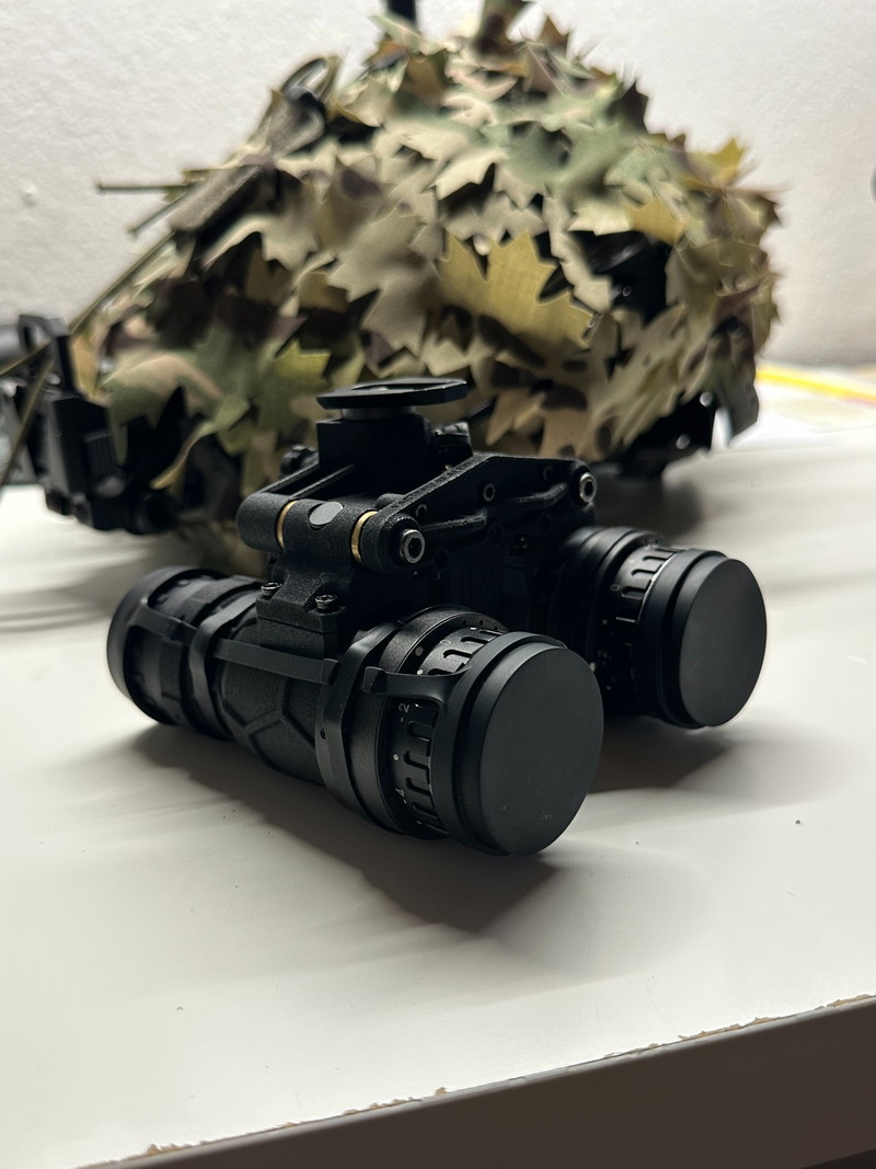 Image 1 for Bino NVG WP + Batterypack and more