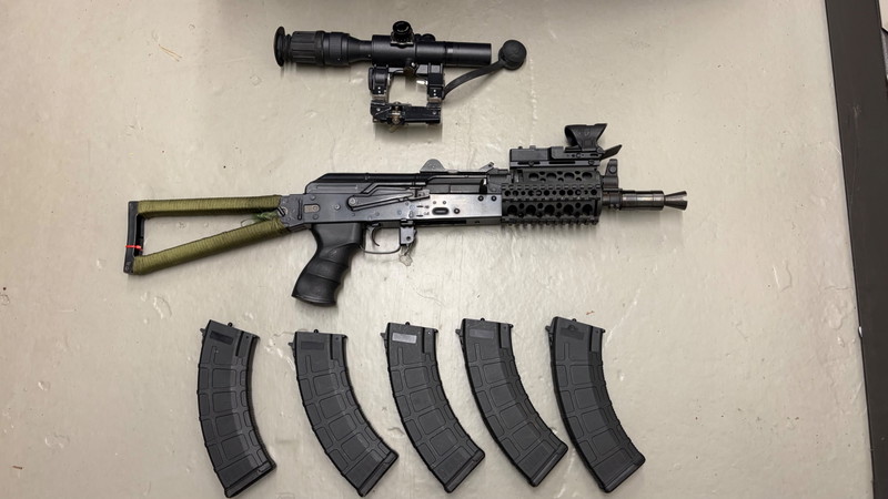 Imagen 1 de E&LAKS74UN Custom  Maple Leaf upgrade  5 mags + optics