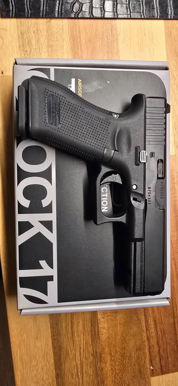 Imagen 2 de Glock 17 Gen 5 + 2 dozen Tracer BB's .25 gram