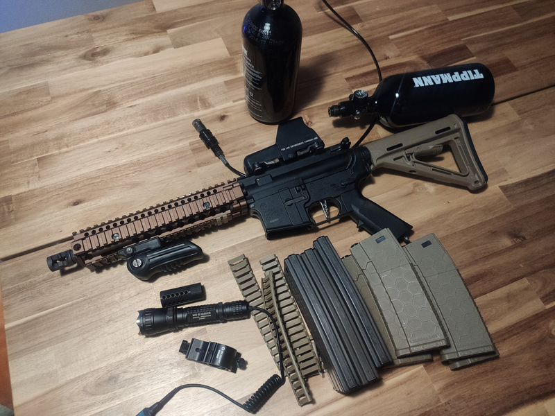 Image 1 for Complete Tippmann M4 (HPA/Blowback) carbine set met Daniel defense style block II rails. 2x HPA tank+Microline en vele extra's