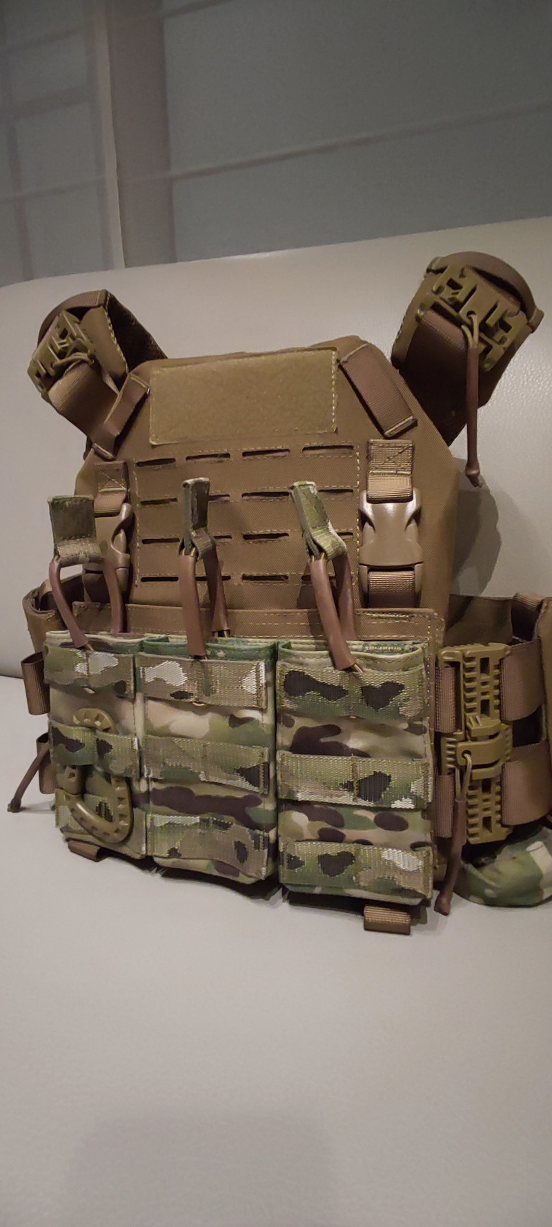 Image 1 for QRB Reaper Plate Carrier & Claw Gear Hydration Carrier 2L