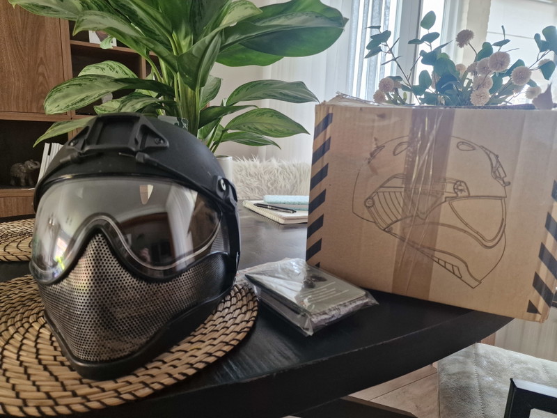 Image 1 for Warq helm zwart