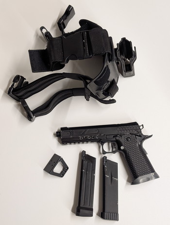 Image 2 pour Novritsch SSP2, 2 mags, leg holster, tracer adapter, magwell, red dot plate