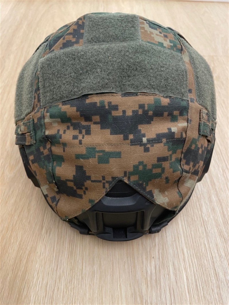 Afbeelding 1 van Fast helm verstelbaar zwart met helmhoes marpat camouflage
