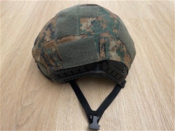 Afbeelding 2 van Fast helm verstelbaar zwart met helmhoes marpat camouflage
