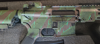 Afbeelding 3 van M4 double eagle + camo + bloc hop-up alu