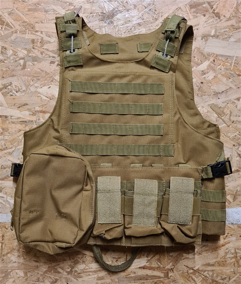 Afbeelding 1 van Plate Carrier tan incl pouches
