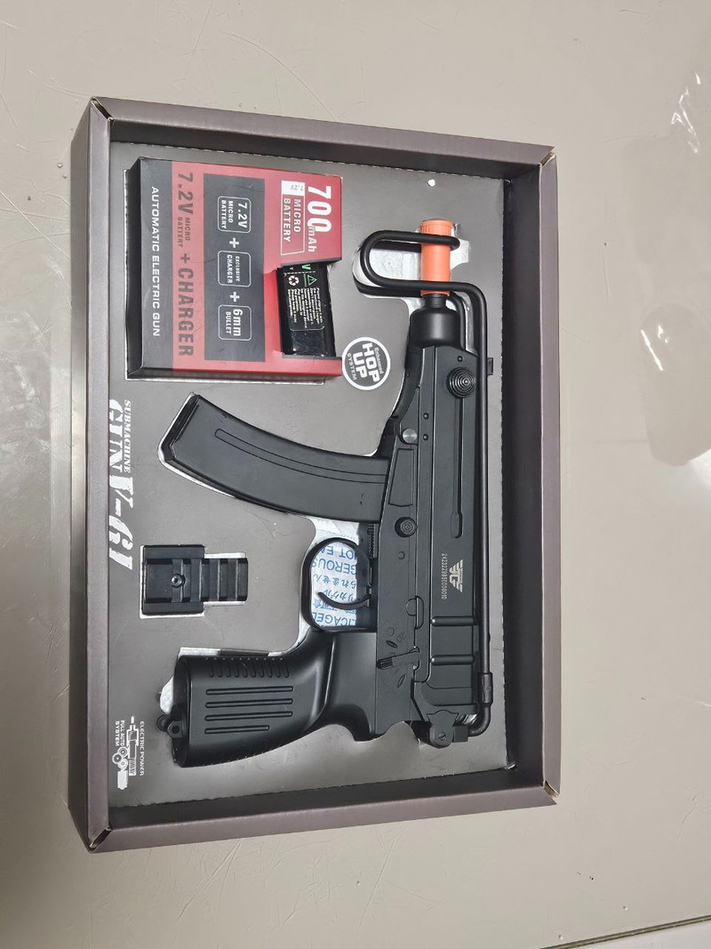 Afbeelding 1 van Submachine V61 Scorpion Airsoft eléctrica + batería, cargador y accesorios