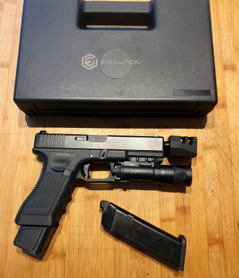 Image 7 for Evolution glock met Ballerina demper en surefire light