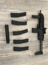 Image pour VFC MP7A1 GBB - 5 Magazines and tracer unit