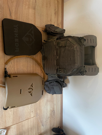 Imagen 2 de Yadeka Plate carrier met dummie Plate en water bottle