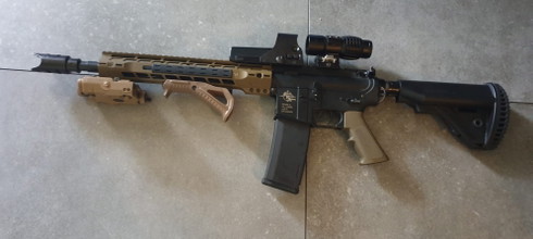 Bild für ROCK RIVER ARMS met red dot en magnifiier  theta