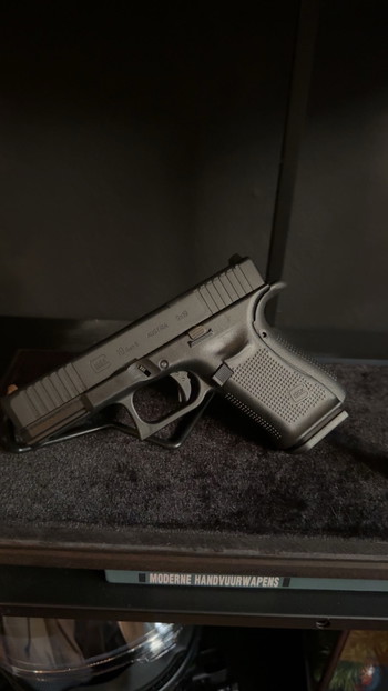 Imagen 2 de Glock 19 gen 5 MOS with bevertail kit