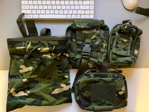 Imagen para Multicam Tropic Pouches from 8Fields and Invader Gear holster