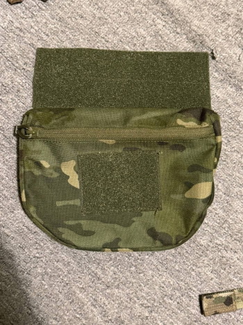 Image 4 for Multicam Tropic Pouches from 8Fields and Invader Gear holster