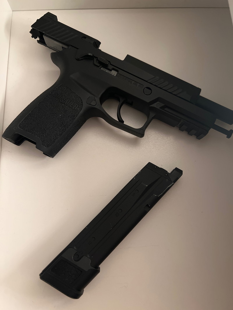 Image 1 for SIG Sauer P320 M17  CO2 GBB replica  2 zakken BBs  Zak vol CO2 cartridges  originele doos