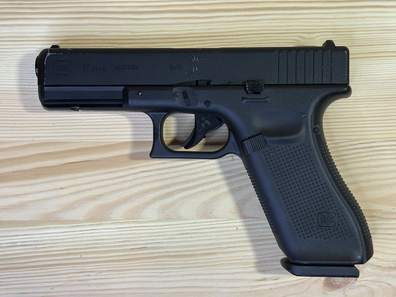 Afbeelding 1 van Glock 17 Gen5 Co2 mit Koffer, Holster, Maske und BB's