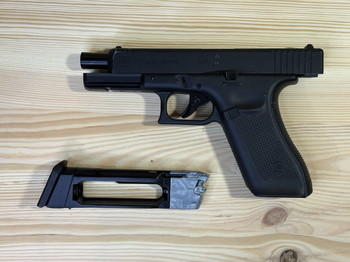Afbeelding 2 van Glock 17 Gen5 Co2 mit Koffer, Holster, Maske und BB's