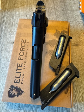 Afbeelding 4 van ELITE FORCE 1911 TAC CO2 BLOWBACK