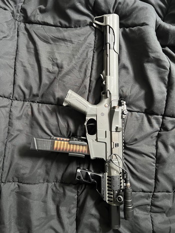 Afbeelding 2 van Prachtig wapen stalen binnenkant en uitgerust met accessoires