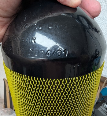 Bild 2 für Persluchtfles MDE 7 liter 300 bar met manometer en slang