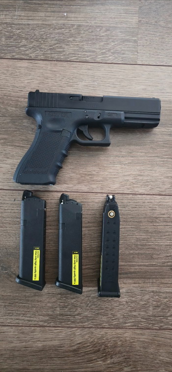 Image 2 pour Glock 17 gen 4 with 3 mags