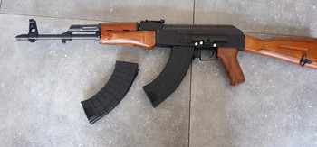 Image 5 for AK 47 MET 2 MAGS EN UPGRADES echt hout  ( mag weg tegen elk aannemelijk bod)