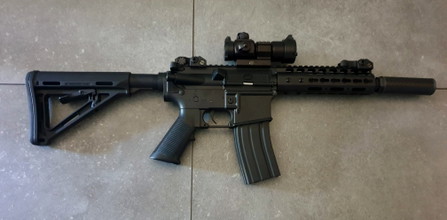 Bild für M4 KeyMod CQB 7 inch ( new in the box ) with other stock en red dot