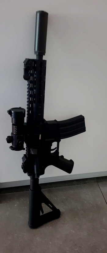 Image 2 for M4 KeyMod CQB 7 inch ( new in the box ) with other stock en red dot