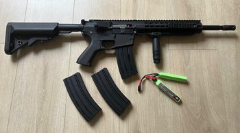 Bild 2 für Lancer Tactical Gen2 AEG met 3 midcaps en foregrip