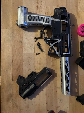 Afbeelding 2 van Full speedsoft M4 Body + regulator + gearbox + carbon fles + push masker